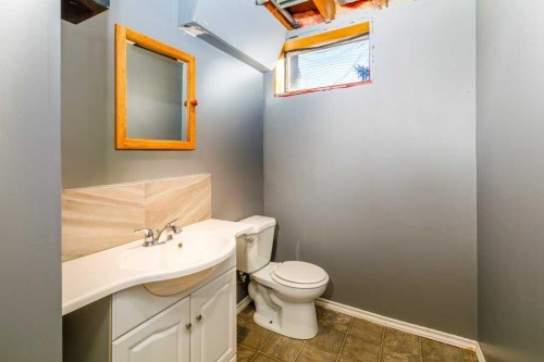 2203 25 Avenue, Delburne, AB - Indoor Photo Showing Bathroom