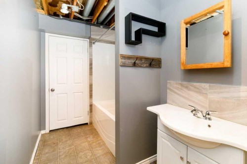 2203 25 Avenue, Delburne, AB - Indoor