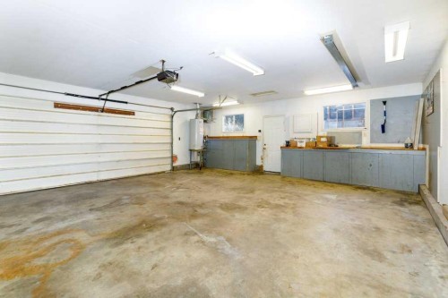 2203 25 Avenue, Delburne, AB - Indoor Photo Showing Garage