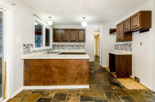 2203 25 Avenue, Delburne, AB - Indoor Photo Showing Kitchen With Double Sink
