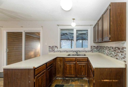 2203 25 Avenue, Delburne, AB - Indoor Photo Showing Kitchen With Double Sink