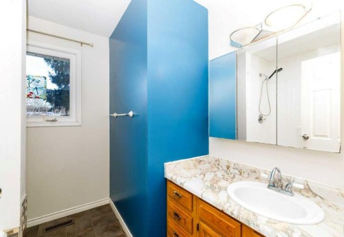 2203 25 Avenue, Delburne, AB - Indoor Photo Showing Bathroom