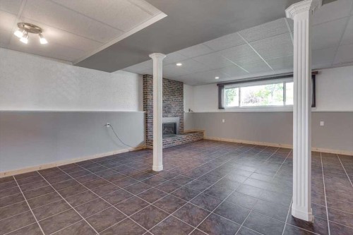 5607 48 Avenue, Lacombe, AB - Indoor