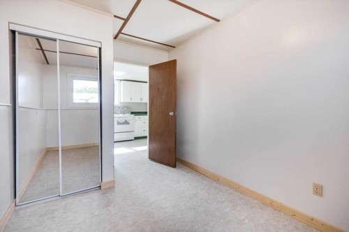 5607 48 Avenue, Lacombe, AB - Indoor