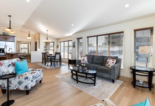 6371 Cedar Way, Innisfail, AB - Indoor Photo Showing Living Room