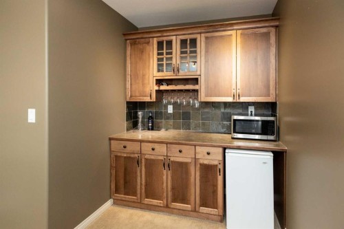6371 Cedar Way, Innisfail, AB - Indoor Photo Showing Kitchen