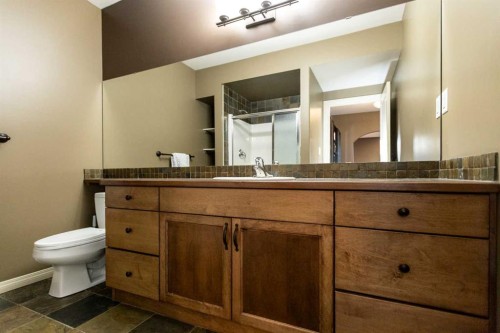 6371 Cedar Way, Innisfail, AB - Indoor Photo Showing Bathroom