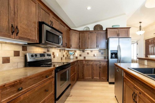 6371 Cedar Way, Innisfail, AB - Indoor Photo Showing Kitchen