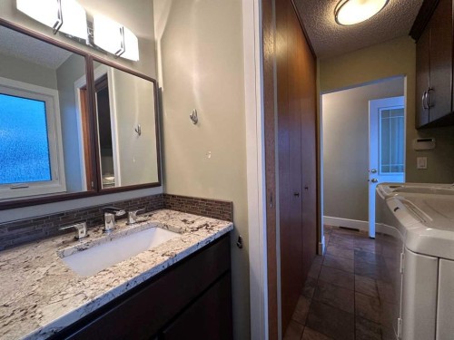 5908 57 Avenue, Ponoka, AB - Indoor Photo Showing Bathroom