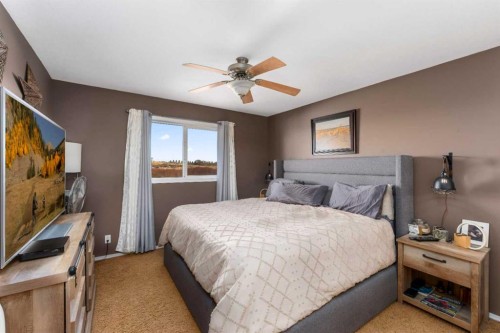 26 Lucky Place, Sylvan Lake, AB - Indoor Photo Showing Bedroom