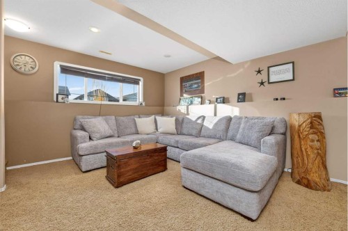 26 Lucky Place, Sylvan Lake, AB - Indoor Photo Showing Living Room