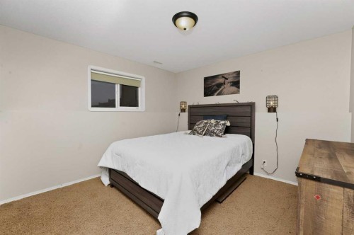 26 Lucky Place, Sylvan Lake, AB - Indoor Photo Showing Bedroom