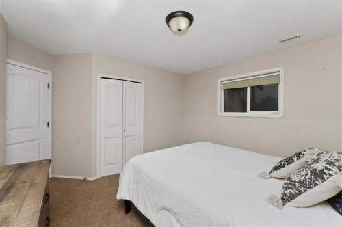 26 Lucky Place, Sylvan Lake, AB - Indoor Photo Showing Bedroom