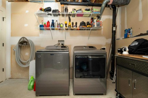 26 Lucky Place, Sylvan Lake, AB - Indoor Photo Showing Laundry Room
