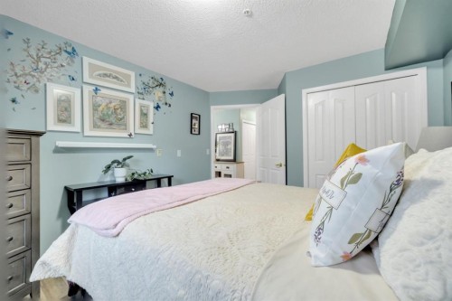 131-56 Carroll Crescent, Red Deer, AB - Indoor Photo Showing Bedroom