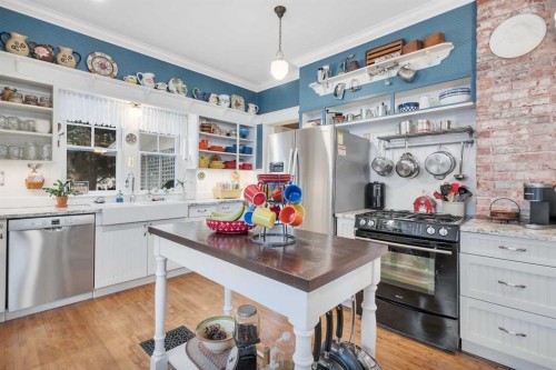 5331 51 Avenue, Lacombe, AB - Indoor Photo Showing Kitchen