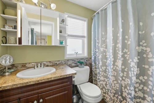 106 Bayshore Drive, Sylvan Lake, AB - Indoor Photo Showing Bathroom