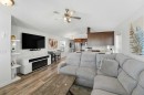 106 Bayshore Drive, Sylvan Lake, AB  - Indoor Photo Showing Living Room 