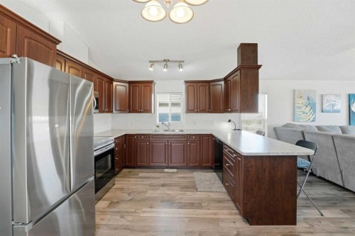 106 Bayshore Drive, Sylvan Lake, AB - Indoor Photo Showing Kitchen