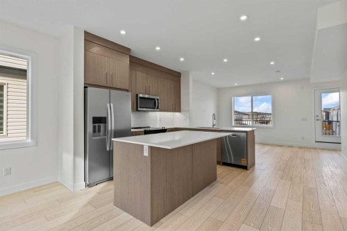 42 Corner Glen Manor Ne, Calgary, AB - Indoor Photo Showing Kitchen With Upgraded Kitchen