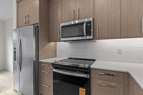 42 Corner Glen Manor Ne, Calgary, AB - Indoor Photo Showing Kitchen