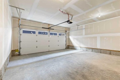 42 Corner Glen Manor Ne, Calgary, AB - Indoor Photo Showing Garage