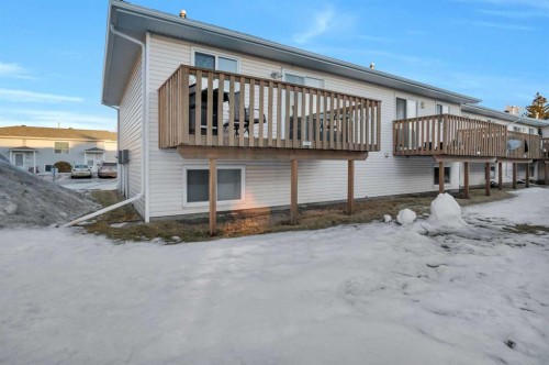 216-48 Holmes, Red Deer, AB - Outdoor