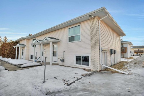 216-48 Holmes, Red Deer, AB - Outdoor