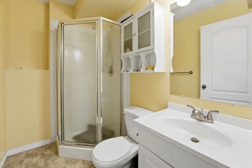 57 Garden Road, Lacombe, AB - Indoor Photo Showing Bathroom