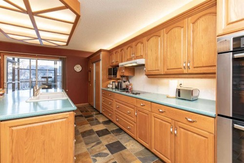 50 Coventry Lane, Lacombe, AB - Indoor Photo Showing Kitchen