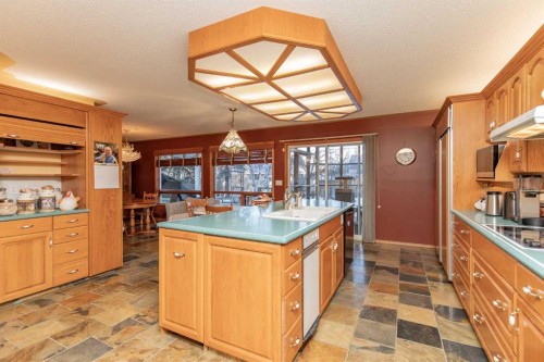 50 Coventry Lane, Lacombe, AB - Indoor Photo Showing Kitchen