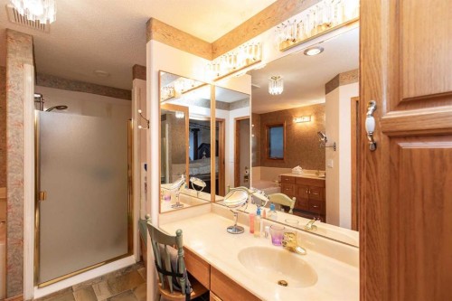 50 Coventry Lane, Lacombe, AB - Indoor Photo Showing Bathroom