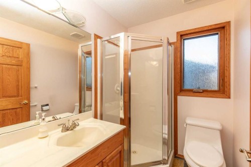 50 Coventry Lane, Lacombe, AB - Indoor Photo Showing Bathroom