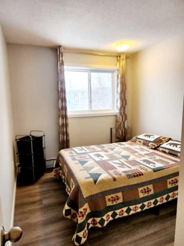 306-4811 55 Street, Red Deer, AB - Indoor Photo Showing Bedroom