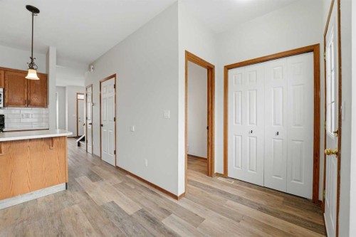 287 Cornett Drive, Red Deer, AB - Indoor Photo Showing Kitchen