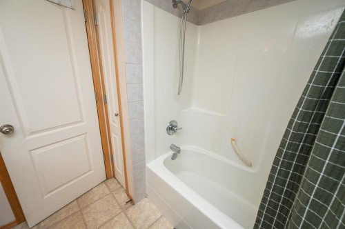 6209 Orr Drive, Red Deer, AB - Indoor Photo Showing Bathroom