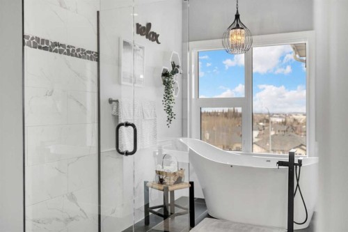 5 Leonard Close, Sylvan Lake, AB - Indoor Photo Showing Bathroom