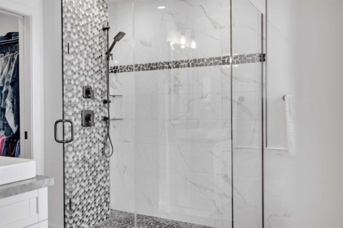 5 Leonard Close, Sylvan Lake, AB - Indoor Photo Showing Bathroom