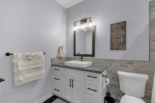 5 Leonard Close, Sylvan Lake, AB - Indoor Photo Showing Bathroom