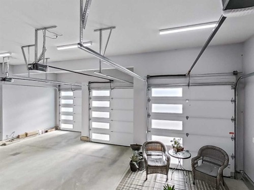 5 Leonard Close, Sylvan Lake, AB - Indoor Photo Showing Garage