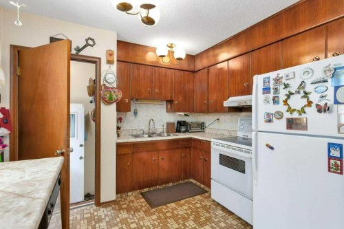 7 Ohio Close, Red Deer, AB - Indoor Photo Showing Kitchen