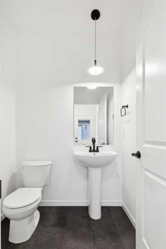 28 Bluerock Terrace Sw, Calgary, AB - Indoor Photo Showing Bathroom