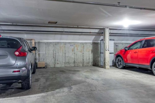 312-5330 47 Avenue, Red Deer, AB - Indoor Photo Showing Garage