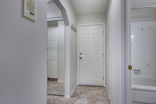 312-5330 47 Avenue, Red Deer, AB - Indoor Photo Showing Other Room