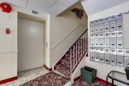 312-5330 47 Avenue, Red Deer, AB - Indoor Photo Showing Other Room