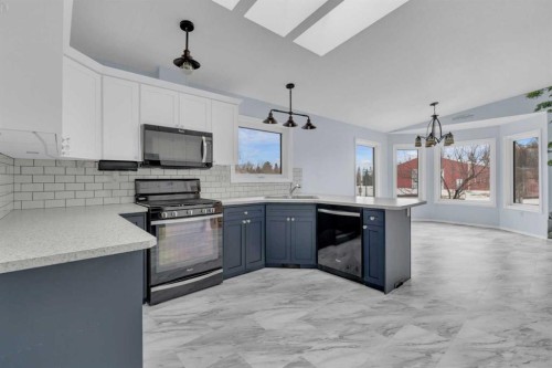 39228 Range Road 255, Rural Lacombe County, AB - Indoor Photo Showing Kitchen