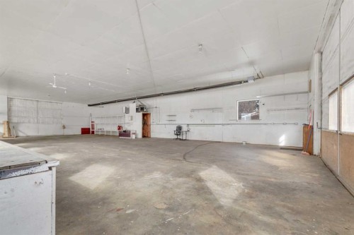 39228 Range Road 255, Rural Lacombe County, AB - Indoor Photo Showing Garage