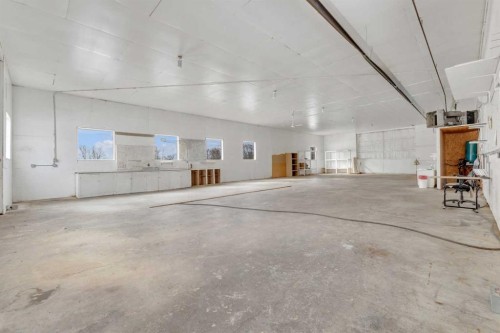 39228 Range Road 255, Rural Lacombe County, AB - Indoor Photo Showing Garage