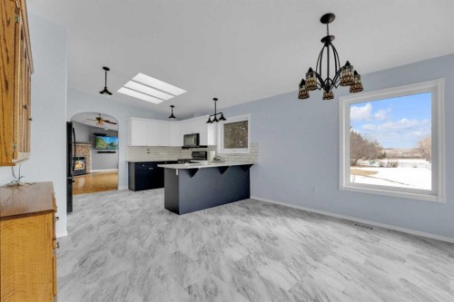 39228 Range Road 255, Rural Lacombe County, AB - Indoor Photo Showing Kitchen