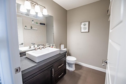 60 Vincent Close, Red Deer, AB - Indoor Photo Showing Bathroom